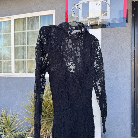 V Chapman the Jules dress in black - Picture 7 of 13